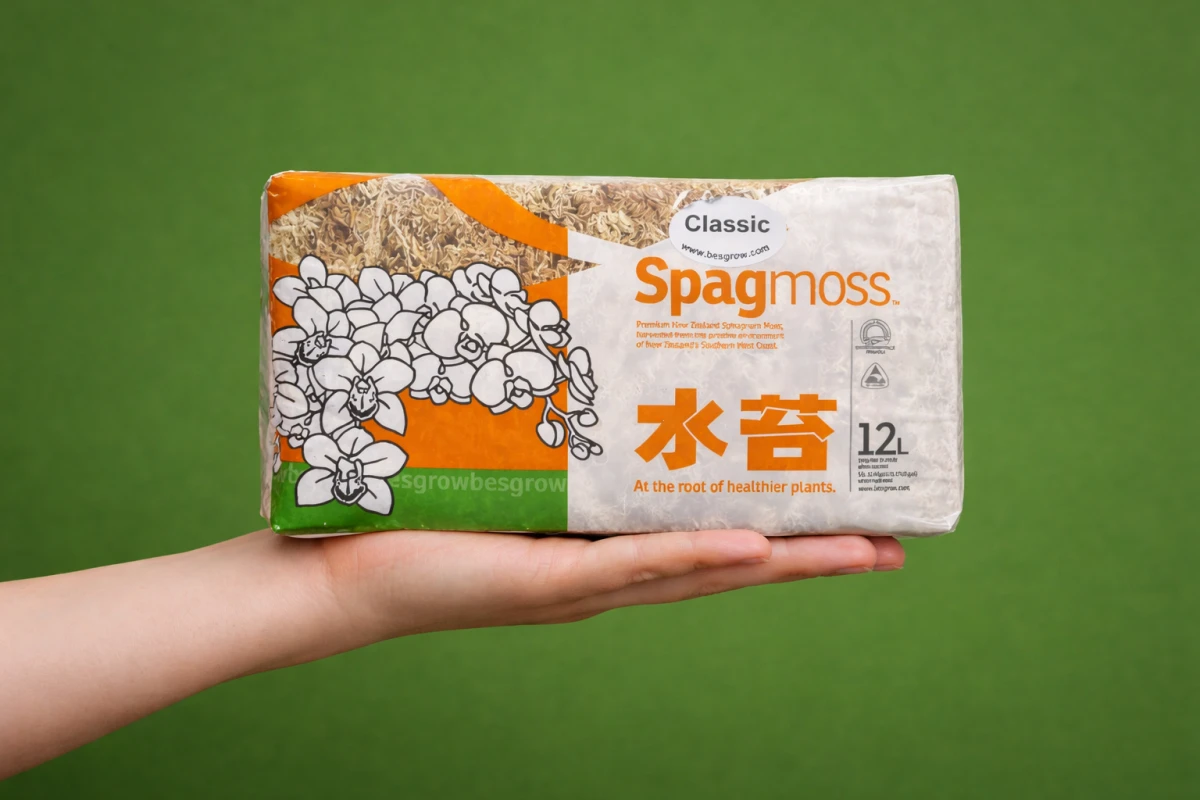 Ręka trzymająca paczkę Spagmoss.png
